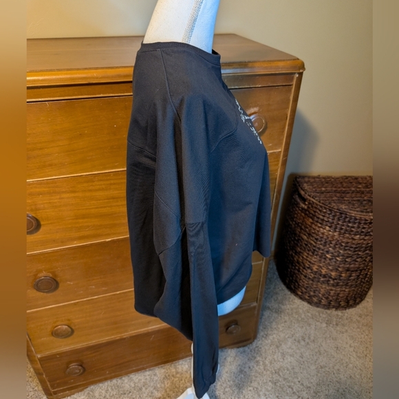 Reebok Black Cropped Sweatshirt Modern Safari Logo NWT - Picture 9 of 13